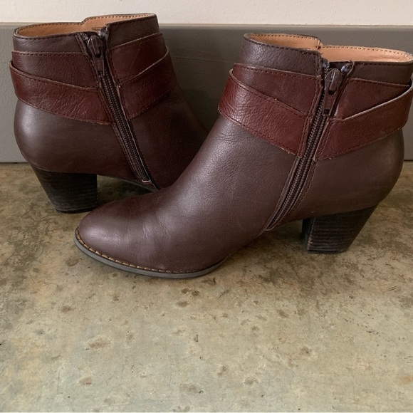 Vionic Trinity Brown Leather Booties Size 6.5 - Picture 4 of 12